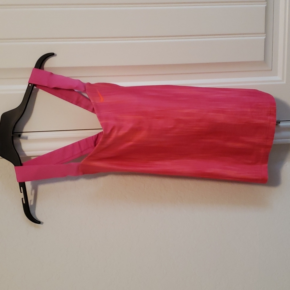 🔥NWOT Nike dri-fit pink top
